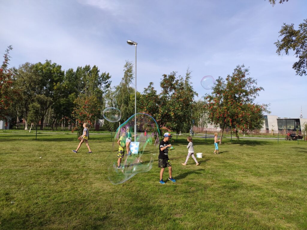 Mullipidu lastega meie läbiviimisel. Hiigelmullitamine ja mullimasin