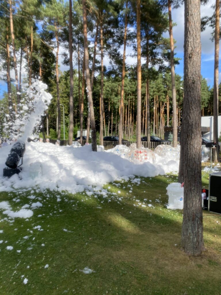 Vahupidu XXL vahukahuriga + veepüssipidu - Hiigelmullid.ee