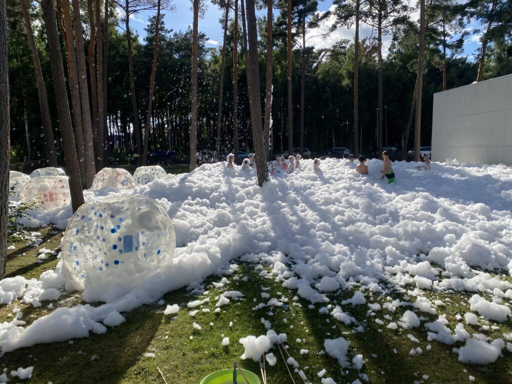 Vahupidu XXL vahukahuriga + veepüssipidu - Hiigelmullid.ee